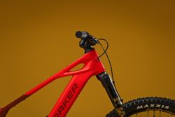 🔥🚵‍♂️ Mondraker Crafty Carbon XR Flame Red – Pura potencia, precisión y estilo extremo ❤️‍🔥
