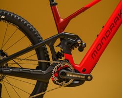 🔥🚵‍♂️ Mondraker Crafty Carbon XR Flame Red – Pura potencia, precisión y estilo extremo ❤️‍🔥