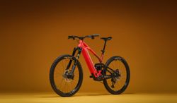 🔥🚵‍♂️ Mondraker Crafty Carbon XR Flame Red – Pura potencia, precisión y estilo extremo ❤️‍🔥