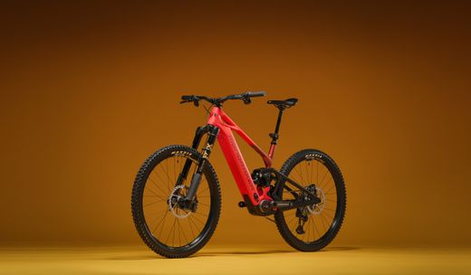 🔥🚵‍♂️ Mondraker Crafty Carbon XR Flame Red – Pura potencia, precisión y estilo extremo ❤️‍🔥