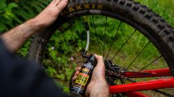 💥 B.A.M! Muc-Off 125 ml 🚴‍♂️ | Sellante + Inflador Instantáneo Tubeless 🛞 ¡Repara y Sigue Rodando! ⚡