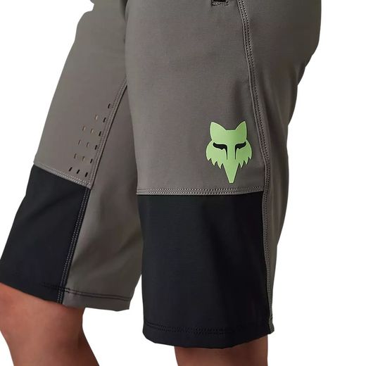 🩳🔥 Pantalón Corto Fox Defend Race para Mujer Gris Peltre | Protección, Comodidad y Rendimiento en MTB : Rendimiento y Estilo en Cada Ruta
