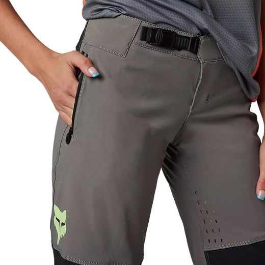 🩳🔥 Pantalón Corto Fox Defend Race para Mujer Gris Peltre | Protección, Comodidad y Rendimiento en MTB : Rendimiento y Estilo en Cada Ruta