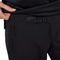 👖⚫ Pantalón Corto Fox Defend Mujer – Rendimiento y Resistencia en MTB 🚴‍♀️🔥