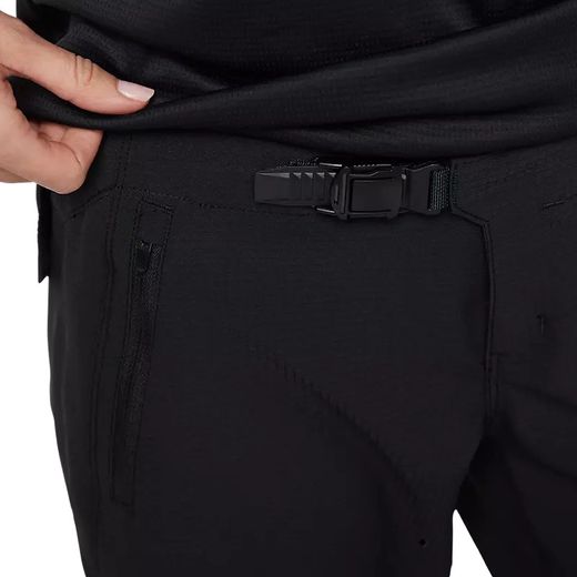 👖⚫ Pantalón Corto Fox Defend Mujer – Rendimiento y Resistencia en MTB 🚴‍♀️🔥