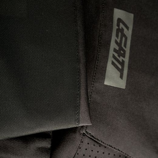 🖤🚵‍♂️ Pantalón Corto Leatt MTB Gravity 4.0 Negro Ghost – Comodidad, estilo y control en cada ruta ⚡🔥