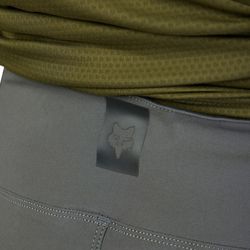 🩳🚵‍♂️ Pantalón Corto Fox Defend Gris – Resistencia y Rendimiento para MTB y Enduro 🦊🔥