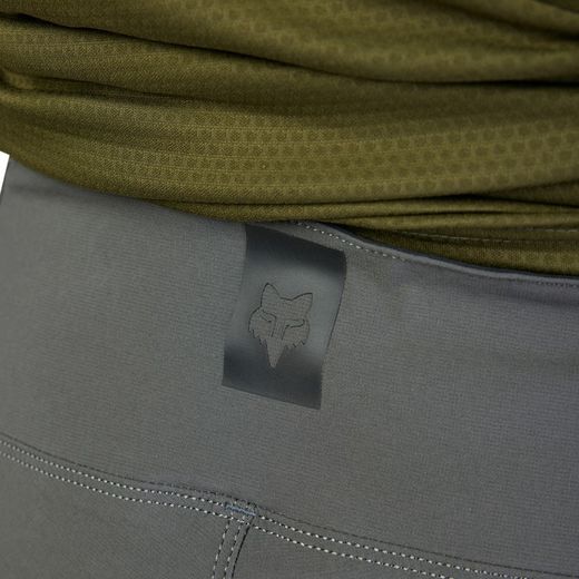 🩳🚵‍♂️ Pantalón Corto Fox Defend Gris – Resistencia y Rendimiento para MTB y Enduro 🦊🔥