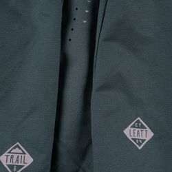 💚🚵‍♂️ Pantalón Largo Leatt MTB Trail 3.0 con Badana Verde Spruce | Comodidad y protección total 🌄✨
