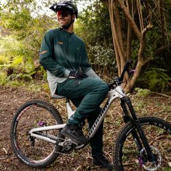 💚🚵‍♂️ Pantalón Largo Leatt MTB Trail 3.0 con Badana Verde Spruce | Comodidad y protección total 🌄✨