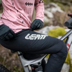 🖤⚡ Pantalón Leatt MTB Gravity 3.0 Mujer Race Negro – Potencia, estilo y rendimiento extremo 🚴‍♀️💨