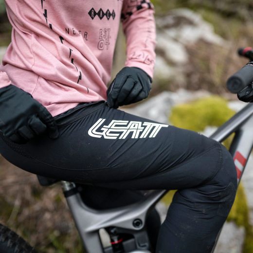 🖤⚡ Pantalón Leatt MTB Gravity 3.0 Mujer Race Negro – Potencia, estilo y rendimiento extremo 🚴‍♀️💨