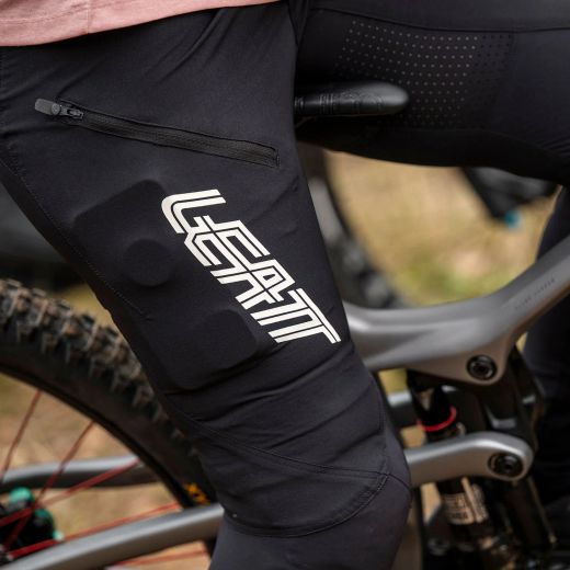 🖤⚡ Pantalón Leatt MTB Gravity 3.0 Mujer Race Negro – Potencia, estilo y rendimiento extremo 🚴‍♀️💨
