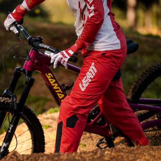 ❤️🔥 Pantalón Leatt MTB Gravity 3.0 Mujer Rojo Race – Rendimiento, confort y estilo para tus rutas más exigentes ⚡🚴‍♀️