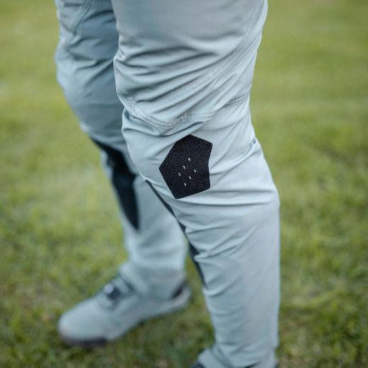 💚🌿 Pantalón Leatt MTB Gravity 3.0 Mujer Verde Mist – Libertad, confort y estilo para las riders más exigentes ⚡🚴‍♀️
