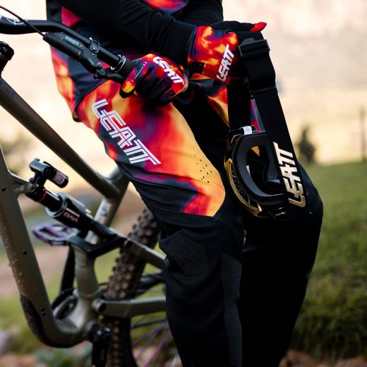 🔴🔥 Pantalón Leatt MTB Gravity 8.0 Rojo Heatmap – Rendimiento extremo y estilo en tus rutas 🚵‍♂️💨