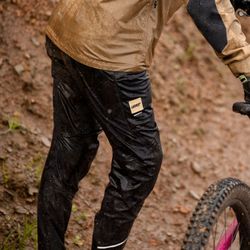 ⚫🚵‍♀️ Pantalón Leatt MTB HydraDri 3.0 Mujer Negro – Protección y confort en cada ruta 🌧️💨
