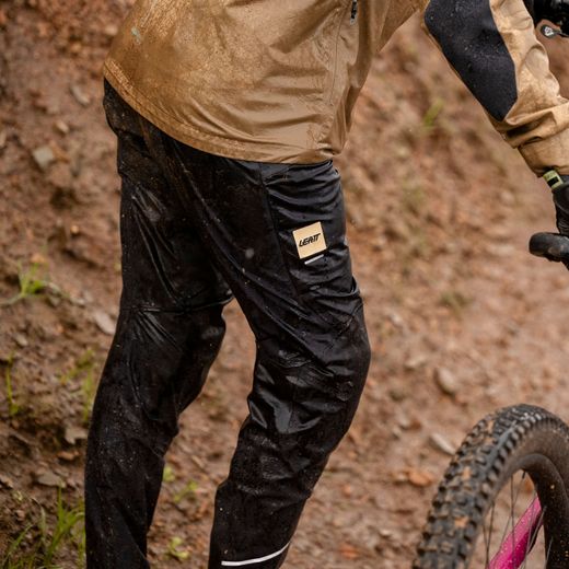 ⚫🚵‍♀️ Pantalón Leatt MTB HydraDri 3.0 Mujer Negro – Protección y confort en cada ruta 🌧️💨