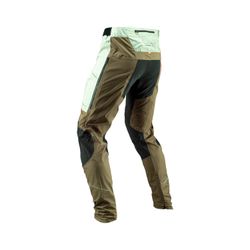 🤎🚵‍♂️ Pantalón Leatt MTB HydraDri 5.0 Marrón Loam – Protección total para los terrenos más duros 🌧️💨