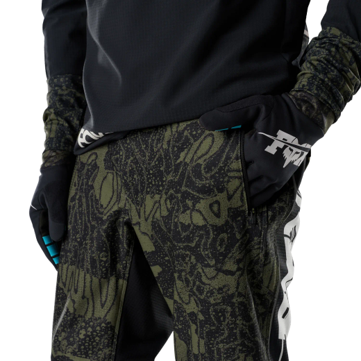 🔥 Pantalones Fox Defend Fire Special Edition: rendimiento, resistencia y estilo sobre la bicicleta.