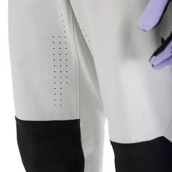 👖🦊 Pantalones Fox Defend Park – Resistencia y Rendimiento para MTB 🚵‍♂️⚡