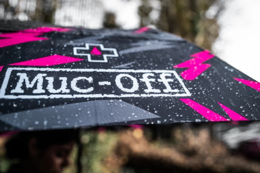 Paraguas Muc-Off Bolt 🌩️ | Diseño Deportivo, Resistente al Viento y Compacto