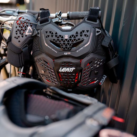 🛡️💗 Peto Leatt 4.5 Hybrid Pro Women – Protección máxima diseñada para mujeres riders 🚵‍♀️🔥