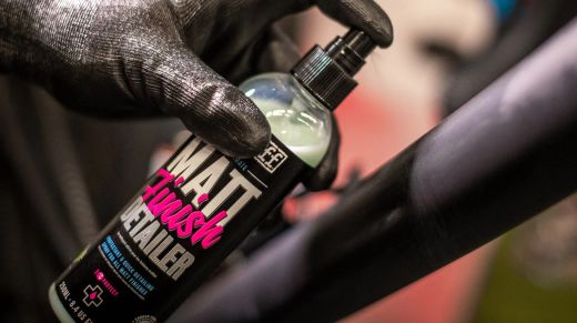 Pistola Muc-Off Acabado Mate 250ml 🚴‍♂️ Protección y Brillo Perfecto 🖤 Sin Marcas