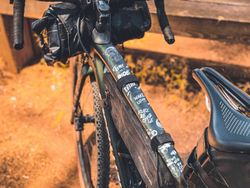 Protector de Cuadro AMS para Gravel y Carretera - Edición CAFÉ Color Blanco