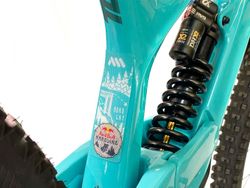 Protector de Cuadro Hardline Adicional AMS X Red Bull - Blanco