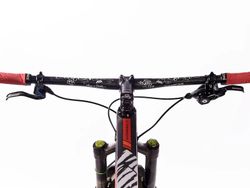 Protector de Manillar AMS Honeycomb - Conducir con Estilo