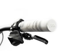 🤍🚵‍♂️ Puños AMS Barcode – Camuflaje Blanco | Agarre premium con estilo único