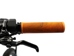 🧡🚵‍♂️ Puños AMS Barcode – Camuflaje Naranja  | Máximo agarre con estilo explosivo
