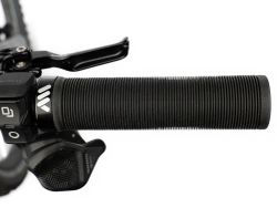 ⚫🚵‍♂️ Puños AMS Barcode – Camuflaje Negro  | Agarre firme y estilo stealth