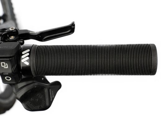 ⚫🚵‍♂️ Puños AMS Barcode – Camuflaje Negro  | Agarre firme y estilo stealth