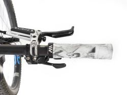 Puños AMS Berm - Camuflaje Blanco: Máximo Agarre y Estilo Elegante para tu Bicicleta