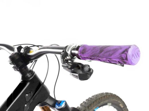 Puños AMS Berm - Camuflaje Morado: Estilo y Rendimiento para tu Bicicleta