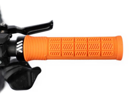 🧡🖐️ Puños AMS Rise – Naranja: Agarre Máximo y Estilo Explosivo para tu MTB