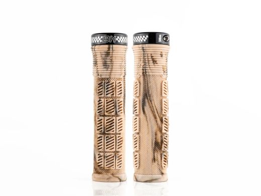 ✋🔥 Puños AMS X Bernard Kerr Rise Grips Sand Camo – Máximo Agarre y Control para MTB