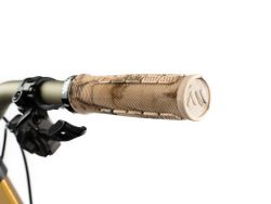 ✋🔥 Puños AMS X Bernard Kerr Rise Grips Sand Camo – Máximo Agarre y Control para MTB