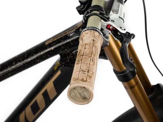 ✋🔥 Puños AMS X Bernard Kerr Rise Grips Sand Camo – Máximo Agarre y Control para MTB