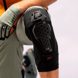🖤💥 Rodilleras Leatt 6.0 Evo Black – Protección premium y libertad total para tus aventuras en la montaña 🚵‍♂️⚡