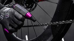 Secador Muc-Off Blow It USB 🔌 Aluminio Negro/Rosa 🖤💖 | Secado Rápido y Eficiente para Tu Bici