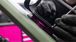 Soporte Muc-Off Secure Tag V2 Turquesa 🔒📍 Para Apple AirTag 🚴 | Seguridad Invisible y Estilo Único 🚲✨