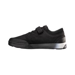 Zapatillas Leatt Flat 2.0 Niño Negro: Agarre y Comodidad para Jóvenes Aventureros